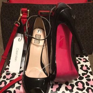 Signature  red bottom new